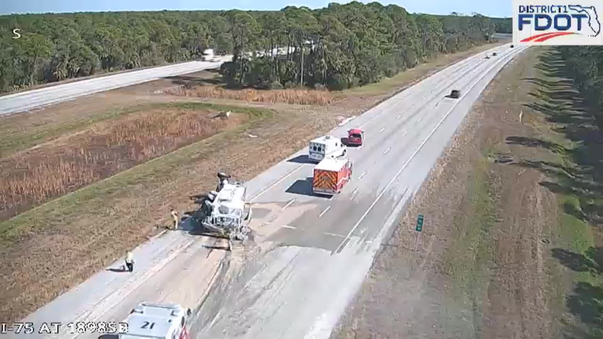 Crash in Sarasota causing serious slowdown on southbound I-75 – WFLA