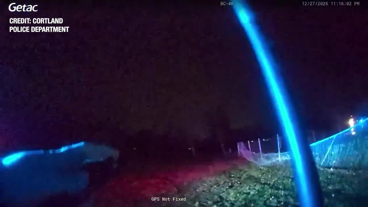 ‘We don’t have a second’: Officers save man trapped in burning car ...