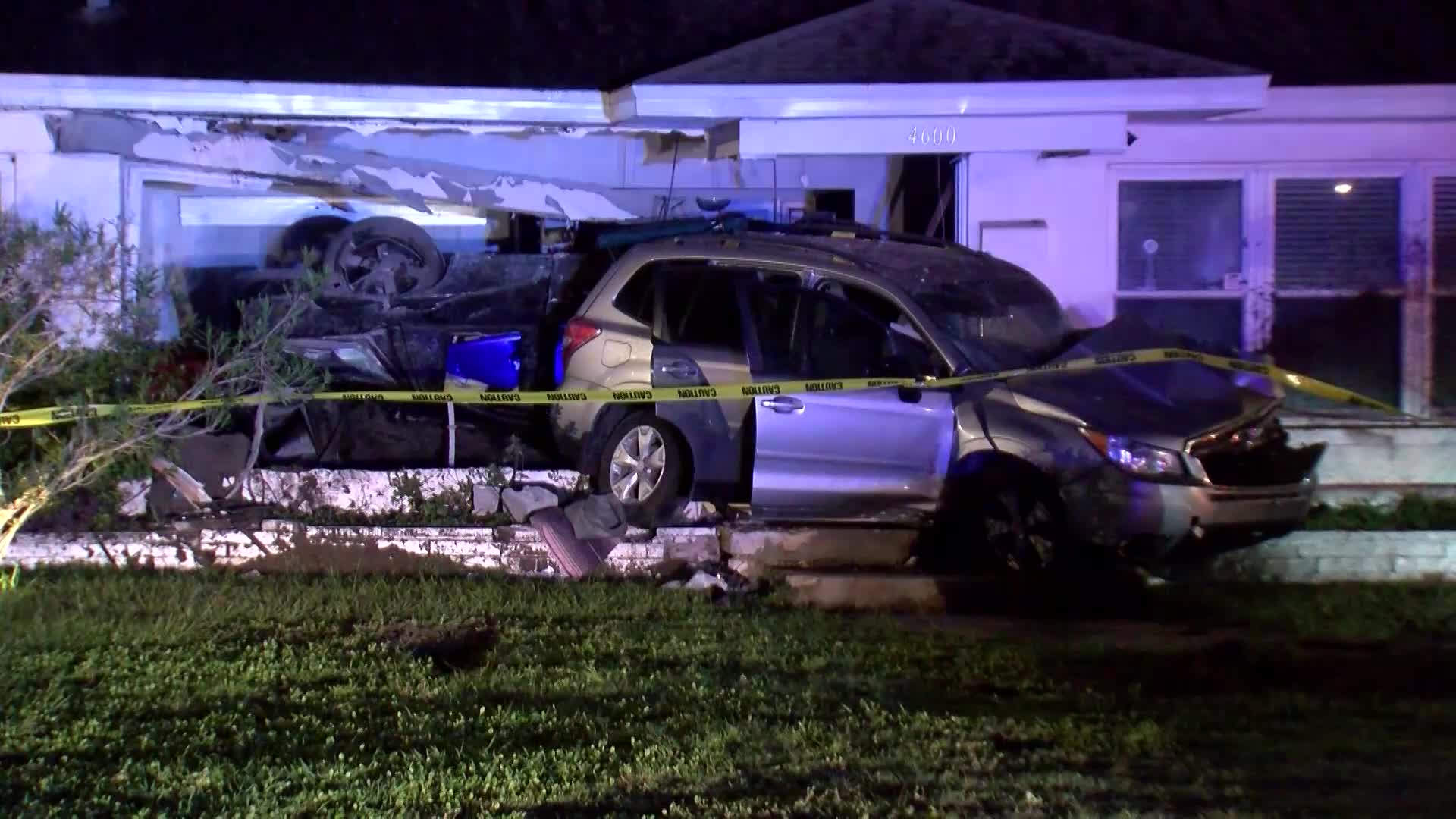 Driver charged after crashing into St. Petersburg home. – WFLA