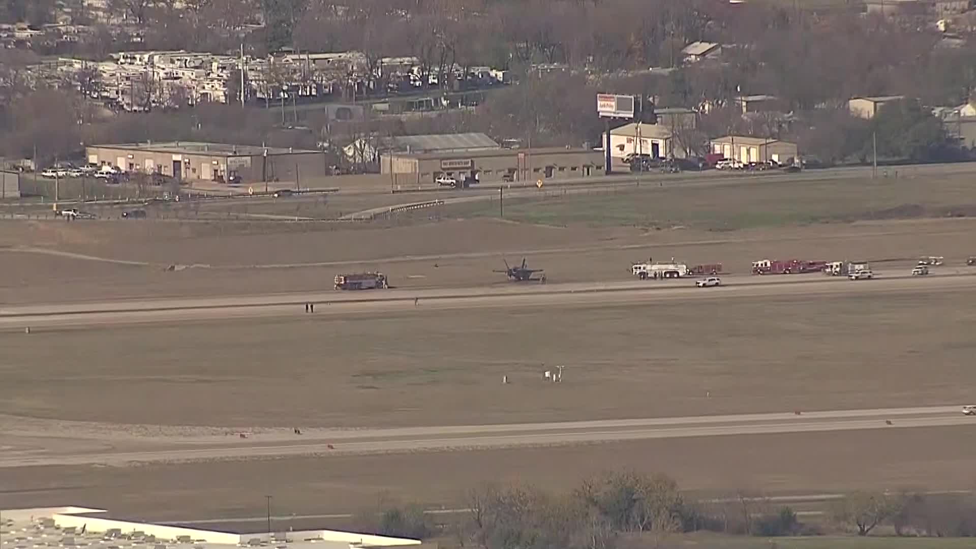 Video shows pilot ejecting from fighter jet after failed landing wfla