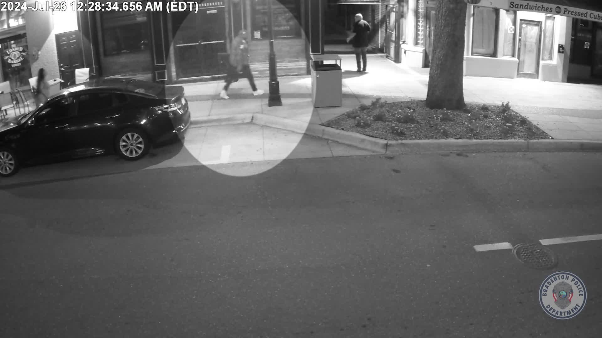 Gunman flees after shooting in Loaded Barrel Tavern – WFLA