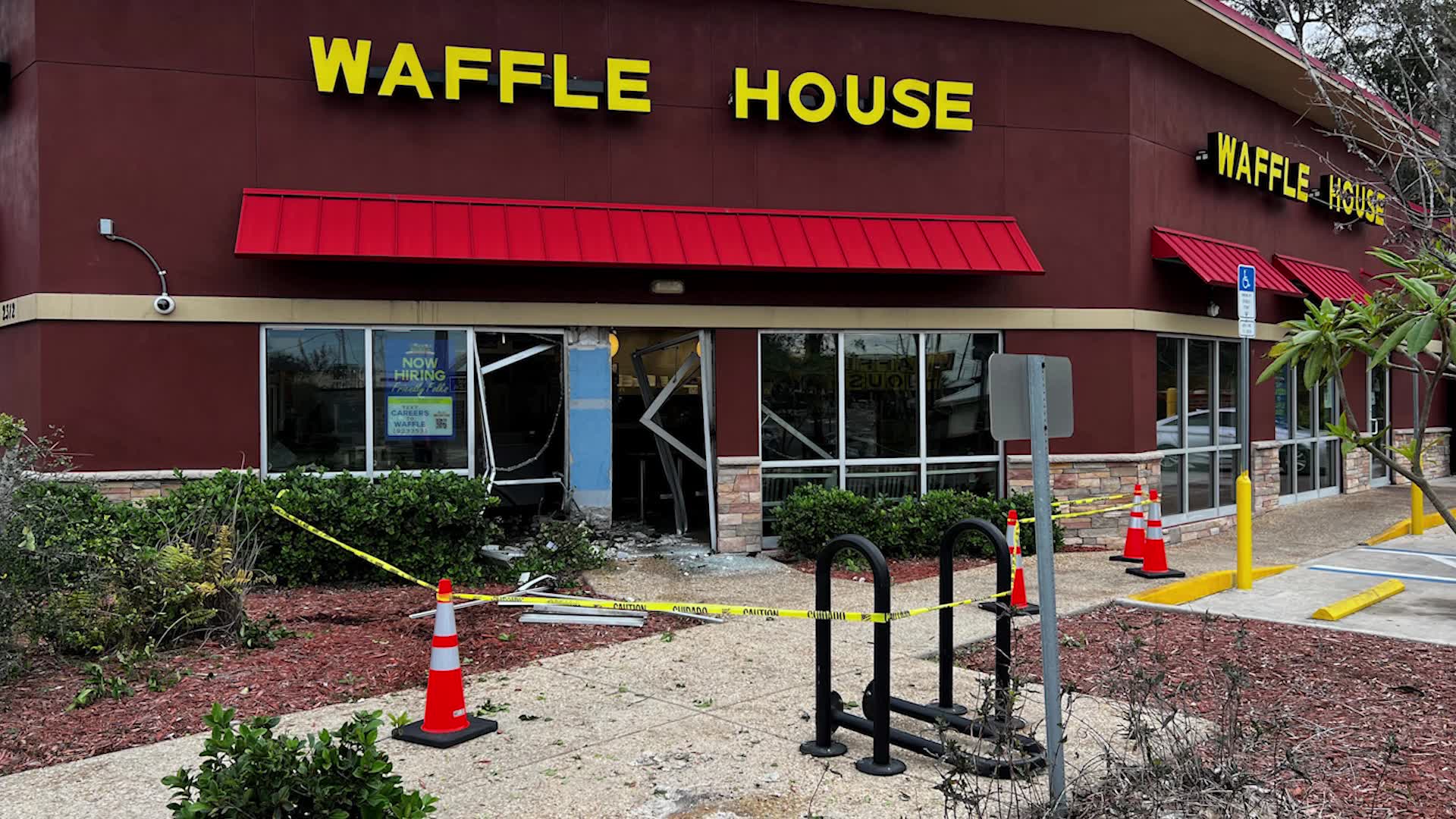 SUV driver crashes into Lakeland Waffle House WFLA