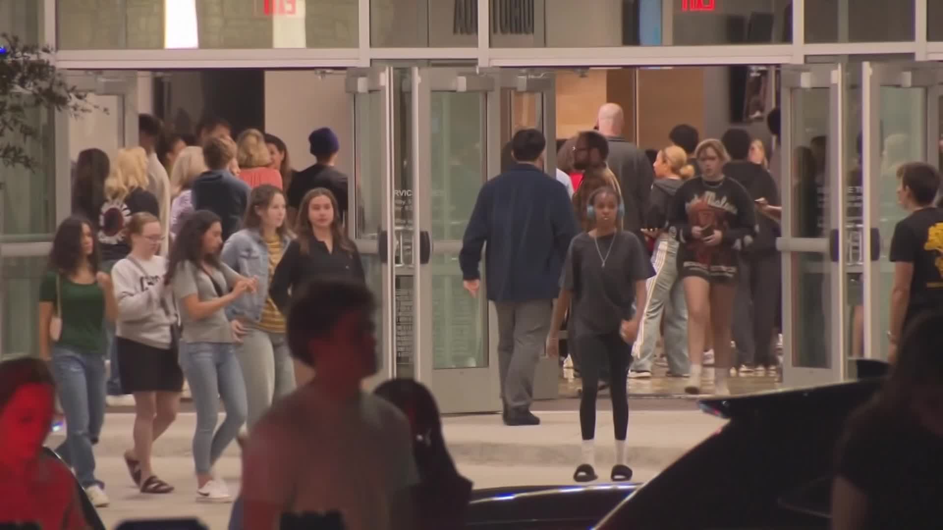 Teen stabbed to death at Texas track meet – WFLA