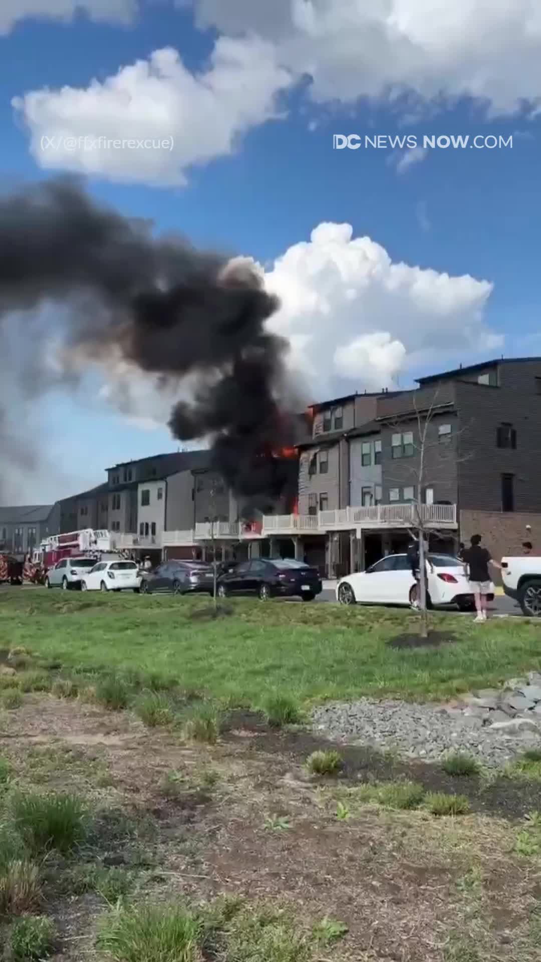 WATCH: Firefighters respond to ‘rapidly spreading’ deck fire in Herndon ...