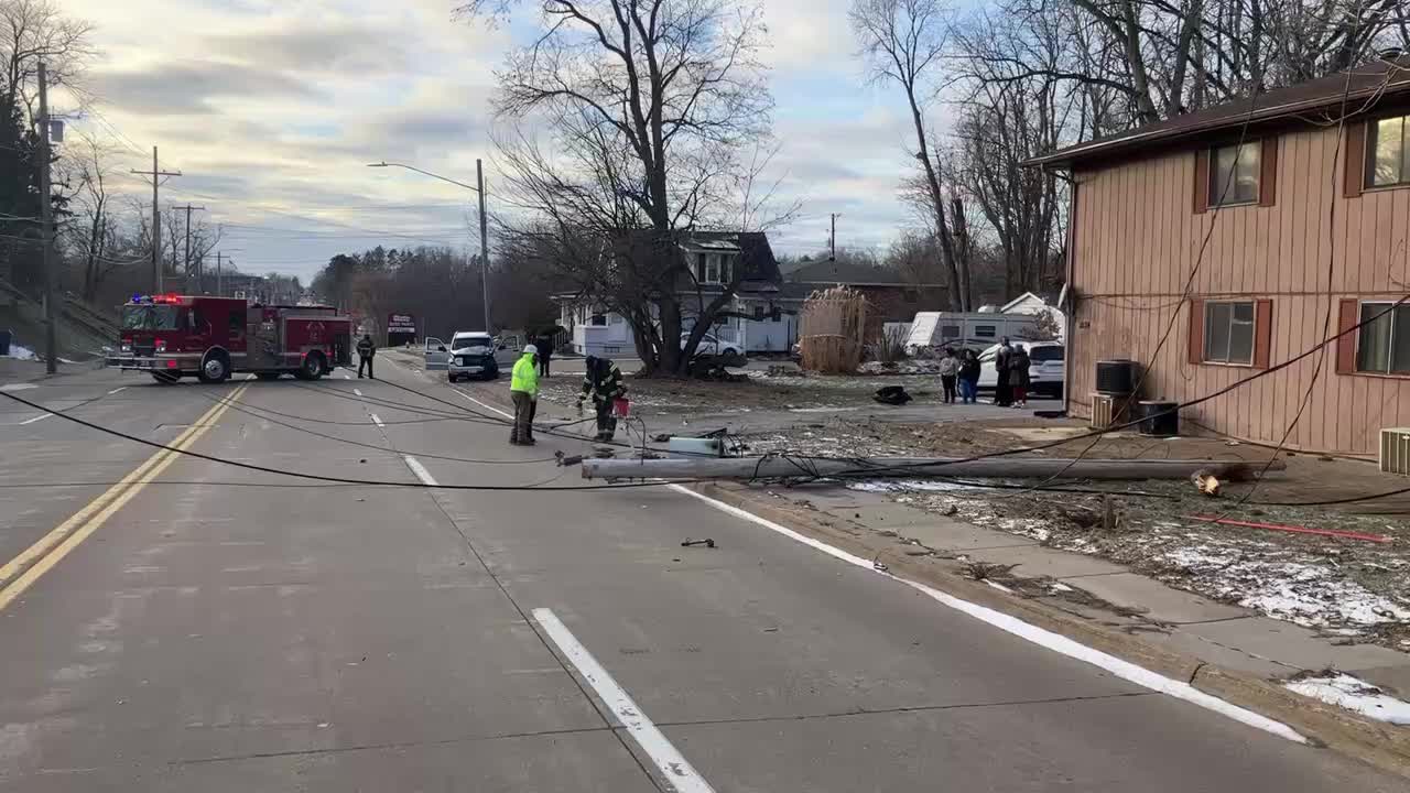 Car hits utility pole, causes power outage in Davenport – WHBF ...