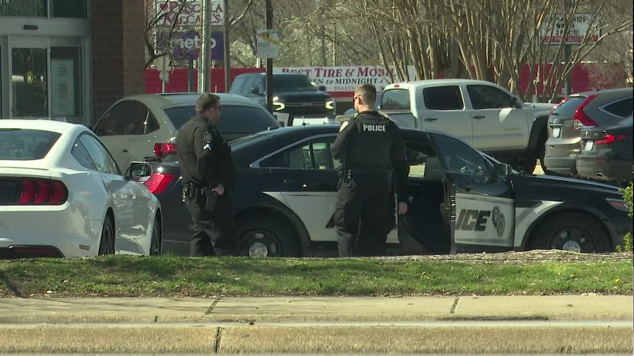Woman hit by vehicle on West Gate City Boulevard in Greensboro – FOX8 WGHP
