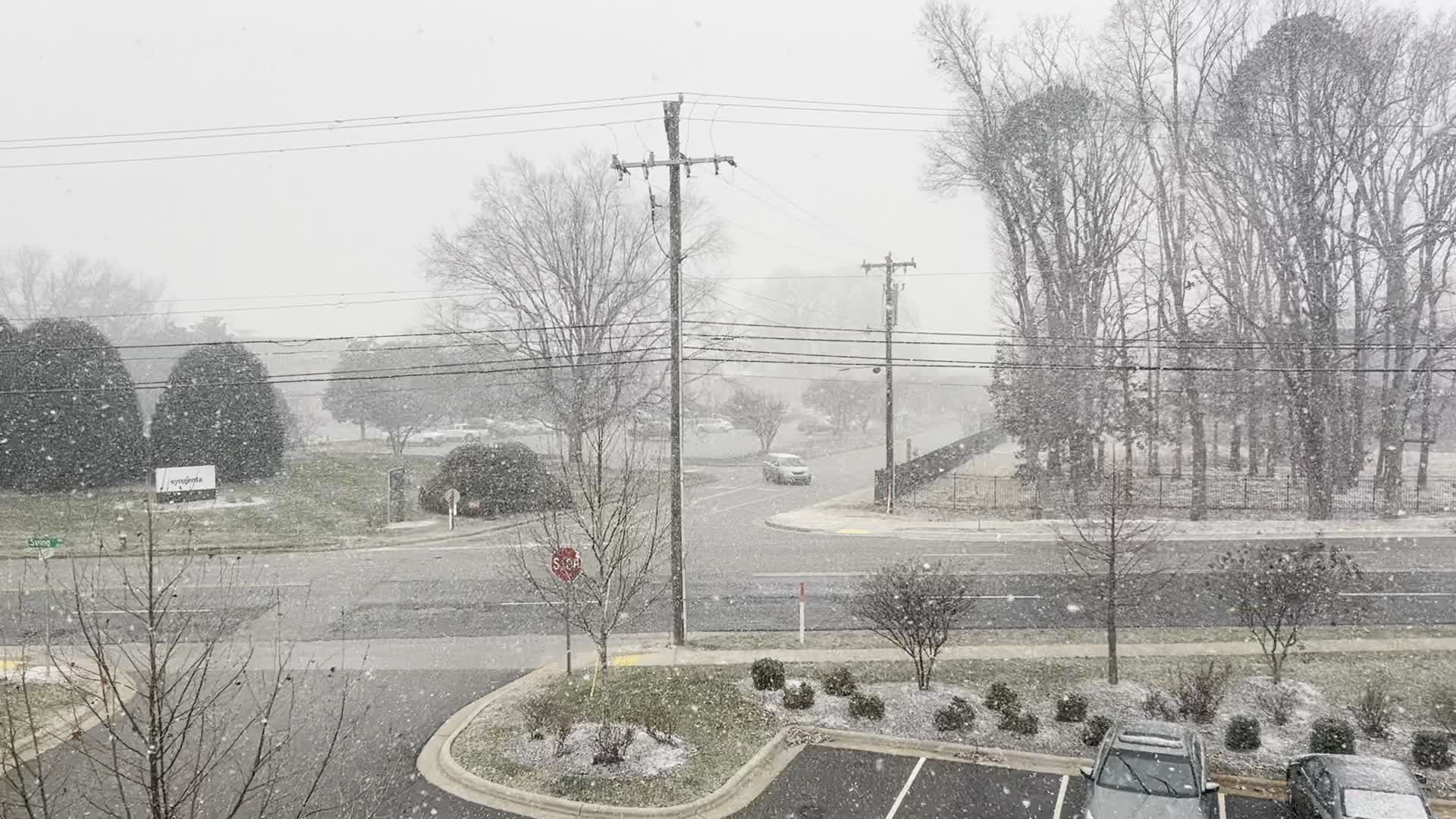 Snow falling down in Greensboro, North Carolina – FOX8 WGHP