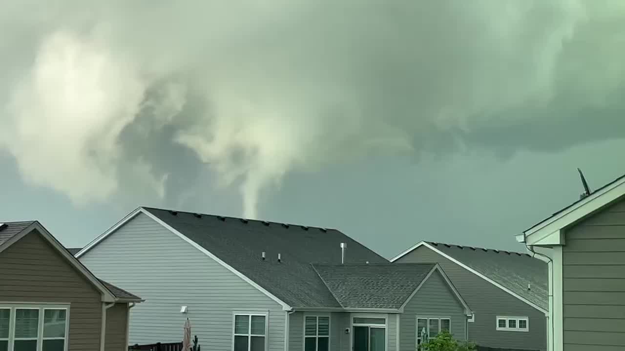 VIDEO Viewersent video of a tornado in South Elgin WGNTV